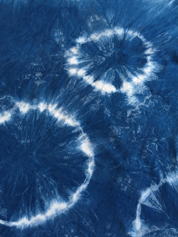 藍染 絞り 手染めTシャツ 5.6oz Mサイズ no.7  オリジナル 海月 ドット ユニセックス カジュアル ギフト 5枚目の画像