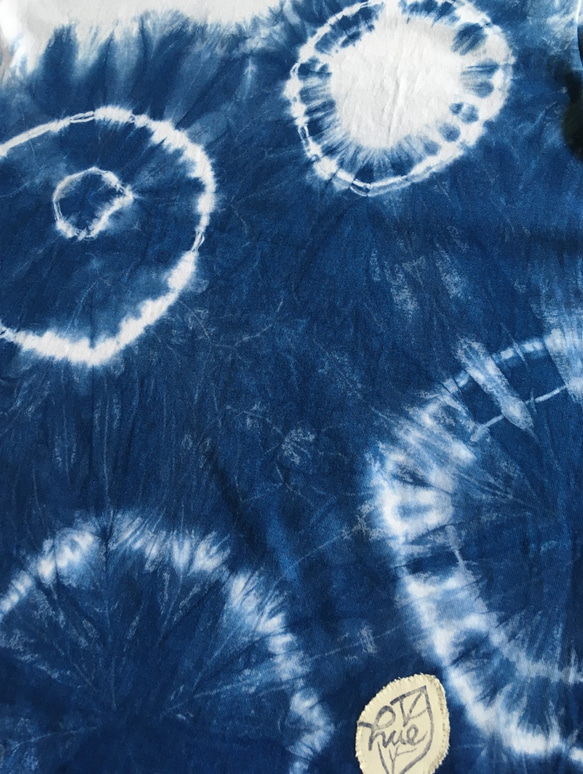 藍染 絞り 手染めTシャツ 5.6oz Mサイズ no.7  オリジナル 海月 ドット ユニセックス カジュアル ギフト 6枚目の画像
