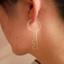 （單耳用）PBP-050 14kgf wire pierced earring (clef) 第3張的照片