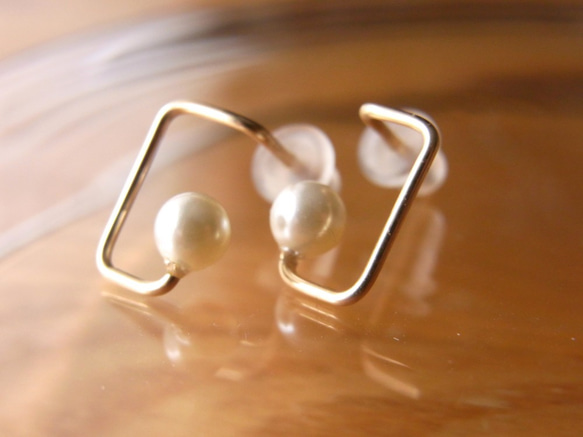 PBP-137　14kgf wire pierced earrings (rectangle+pearl) 1枚目の画像