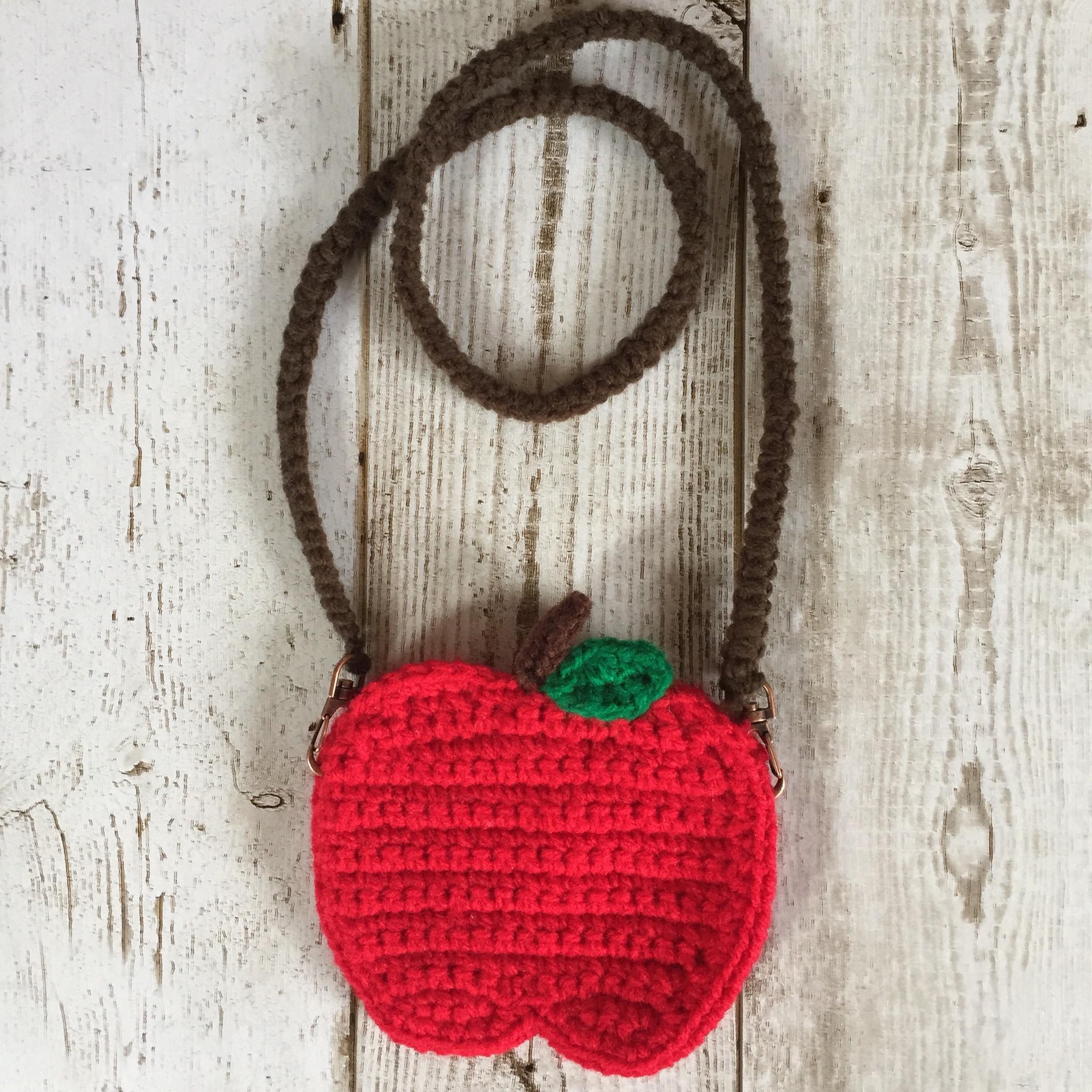 りんご型 ショルダーバッグ ハンドメイド 遮光器土偶刺繍入り