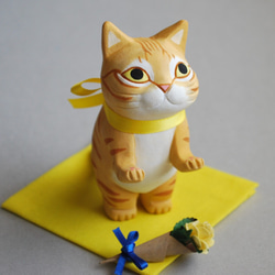 黄色の薔薇を持った猫(茶トラ猫)　【受注制作】ご注文前には必ずメッセージで納期をお確かめください 2枚目の画像