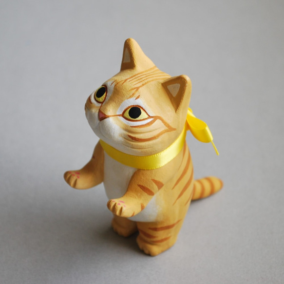 黄色の薔薇を持った猫(茶トラ猫)　【受注制作】ご注文前には必ずメッセージで納期をお確かめください 6枚目の画像
