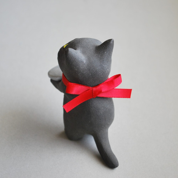 日本酒を持った猫(黒猫)【受注制作】ご注文前には必ずメッセージで納期をお確かめください 4枚目の画像