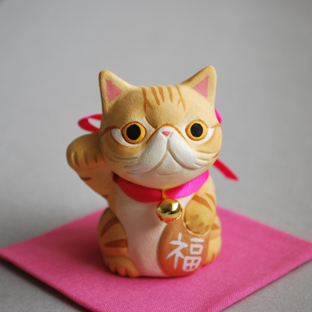 招き猫　陶器　猫の置物　縁起物　エキゾチックショートヘア 可愛い❤️ブサカワ猫ちゃん。縁起物、陶器人形、置物、招き猫
