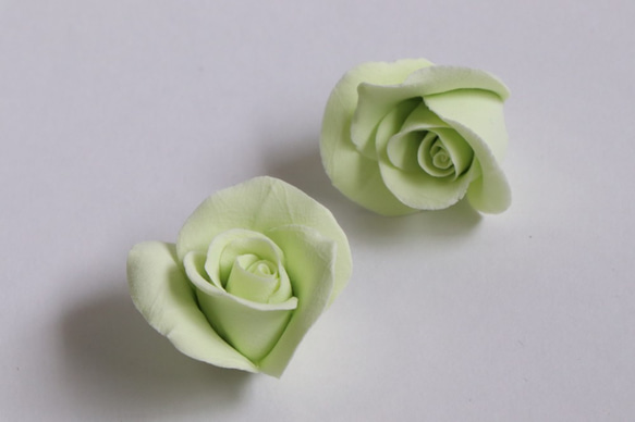 薔薇☆12個セット【樹脂粘土】　グリーン・イエロー 3枚目の画像