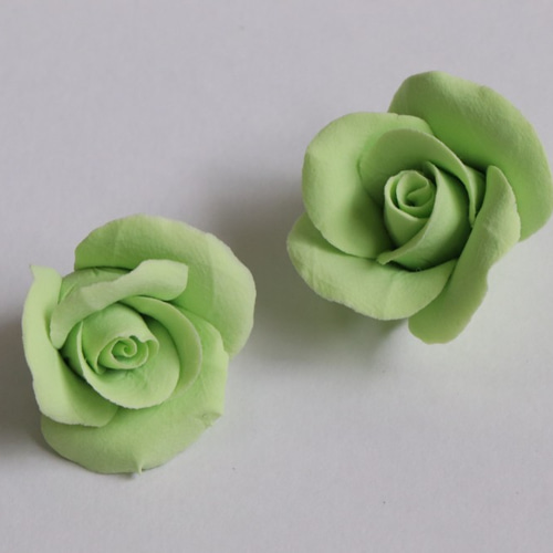 薔薇☆12個セット【樹脂粘土】 グリーン・イエロー その他素材 Tom's
