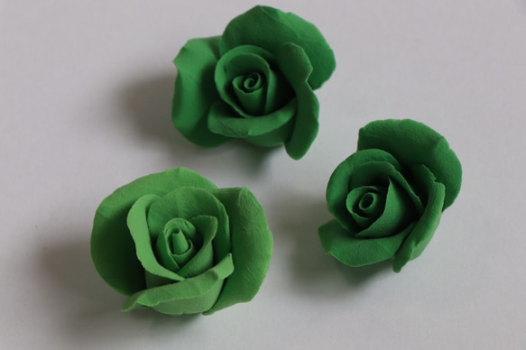 薔薇☆12個セット【樹脂粘土】　グリーン・イエロー 5枚目の画像