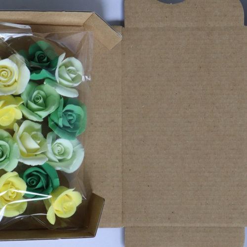 薔薇☆12個セット【樹脂粘土】 グリーン・イエロー その他素材