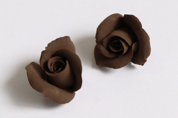 薔薇☆12個セット【樹脂粘土】　ブラウン・ネイビー・マスタードイエロー・ブラック 5枚目の画像