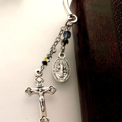 《再販》ブックマーカー『聖ベネディクトのメダイと十字架』(スワロフスキークリスタル、イタリア製メダイと十字架付き) 2枚目の画像