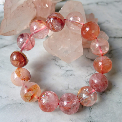 ピンクマニカラン  クラスター　たっぷりブレスレット、アクセサリー乗せられます。 ピンクマニカラン クラスターたっぷりブレスレット、アクセサリー乗せ