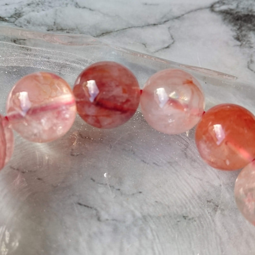 ピンクマニカラン  クラスター　たっぷりブレスレット、アクセサリー乗せられます。 ピンクマニカラン クラスターたっぷりブレスレット、アクセサリー乗せ