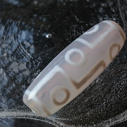 白玉髄✨逆九眼天珠✨右下がり 天然石 F* 通販 10979531｜Creema(クリーマ)