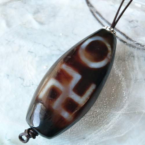 ✨革紐ネックレス彫刻✨観音卍一眼天珠 天然石 F* 通販 11027599