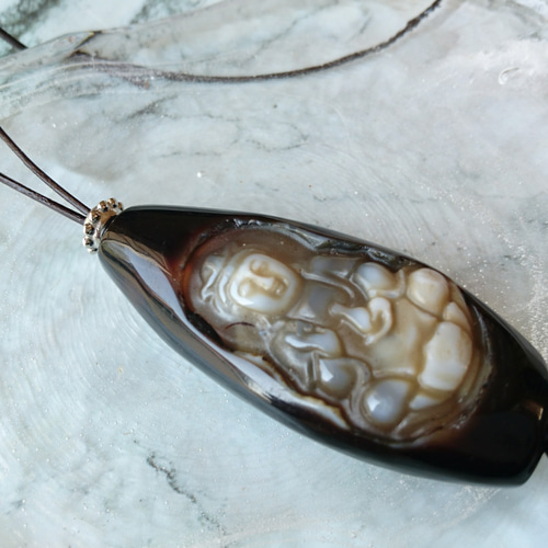 卍観音天珠 観音卍一眼天珠✨彫刻天珠 天然石 F* 通販 10742774｜Creema