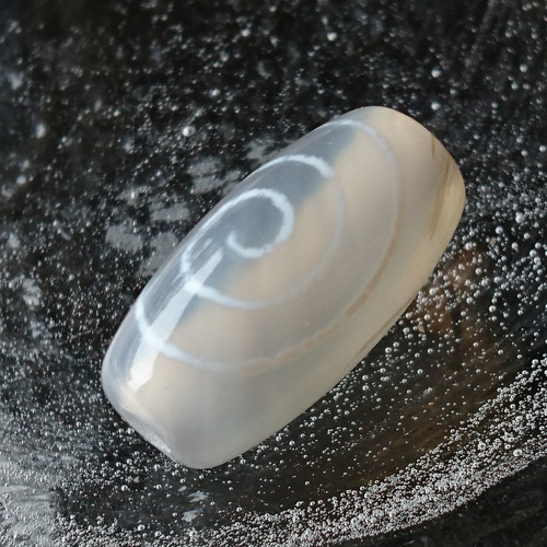 白玉髄✨龍釣天珠 天然石 F* 通販 11384274｜Creema(クリーマ)