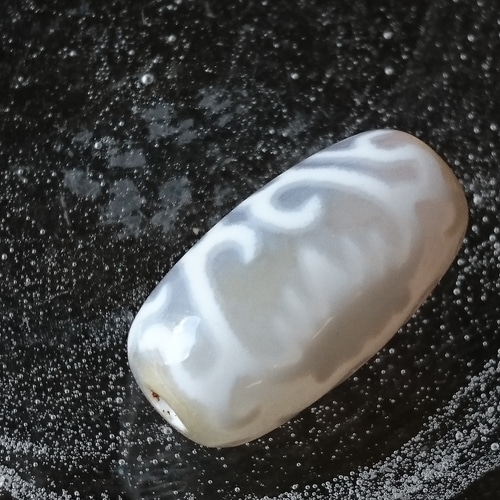 白玉髄✨如意蓮花天珠 天然石 F* 通販 11959339｜Creema(クリーマ)