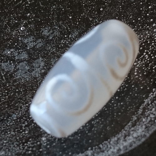 白玉髄✨白毫天珠 天然石 F* 通販 12741980｜Creema(クリーマ) 