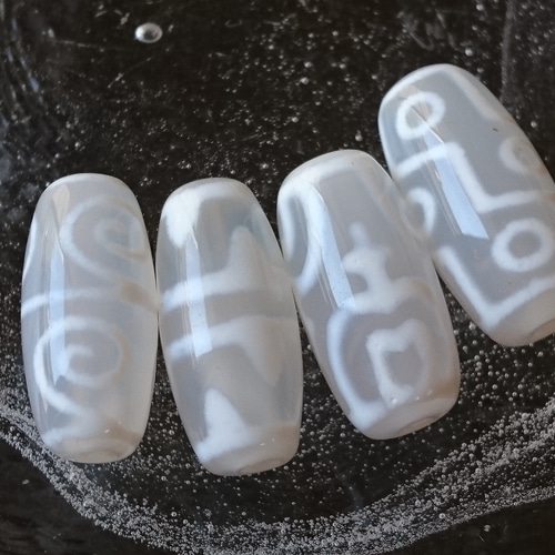 あずきちゃん瑪瑙　白毫天珠　9-224 龍眼・赤瑪瑙銀線入り天珠 – 天然石の店 ふうちゃん