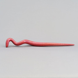 木簪 蛇のかんざし(Ｍサイズ)  木製PI/ピンクアイボリー 防水 2枚目の画像