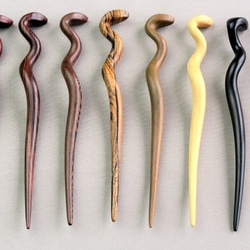 木簪 蛇のかんざし(Ｍサイズ)  木製PI/ピンクアイボリー 防水 9枚目の画像