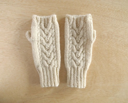 手編み♡ハンドメイド　ハンドウォーマー　アラン模様　アルパカ　ウール アルパカウールのアランハンドウォーマー・生成り○受注生産○ 手袋