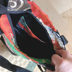 袋帯リメイクバック　チャック付き　飾り紐付き　ショルダー付き 6枚目の画像