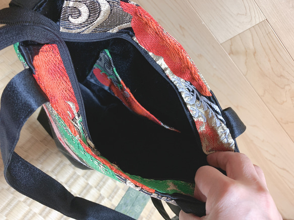 袋帯リメイクバック　チャック付き　飾り紐付き　ショルダー付き 6枚目の画像