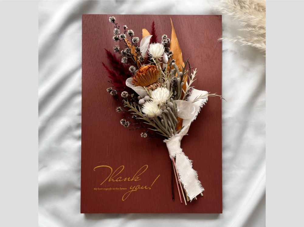 子育て感謝状「木製パネルとドライフラワーブーケ セット <ドライアンドラ-ボルドー>」両親贈呈品・名入れ可・結婚祝いにも