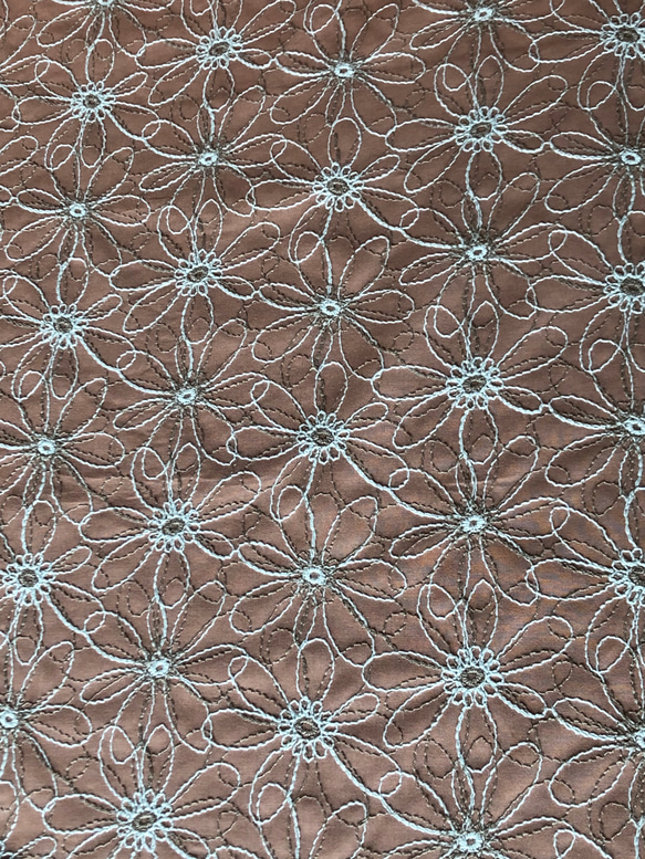 重なる花柄刺繍　テラコッタ　コットンレース　生地 2枚目の画像