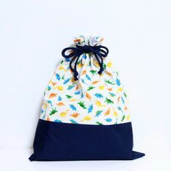 恐竜柄【入園入学グッズ/オーダー受付中】体操着袋/巾着袋/着替え袋/給食袋など 楽天市場】巾着 大 体操着入れ 1点 恐竜大行進 恐竜柄 男の子