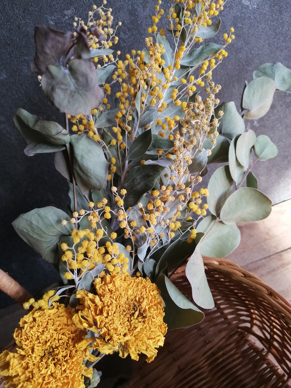 【送料込み】ミモザと黄色いお花のスワッグ　 3枚目の画像