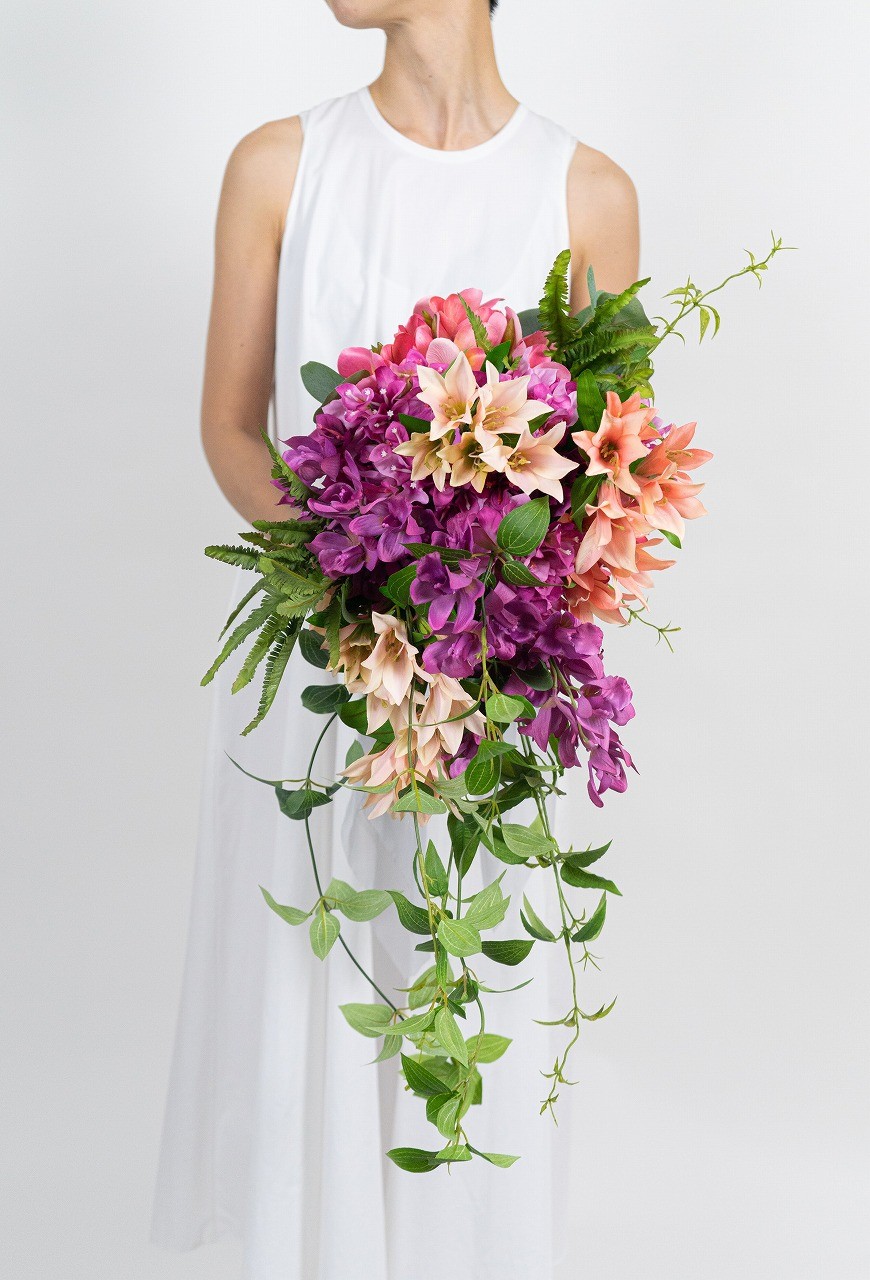 ビーチや青空の下が合うビビットピンクのブーケ　ブーゲンビリア　ウエディング　前撮り　フォトウエディング　造花