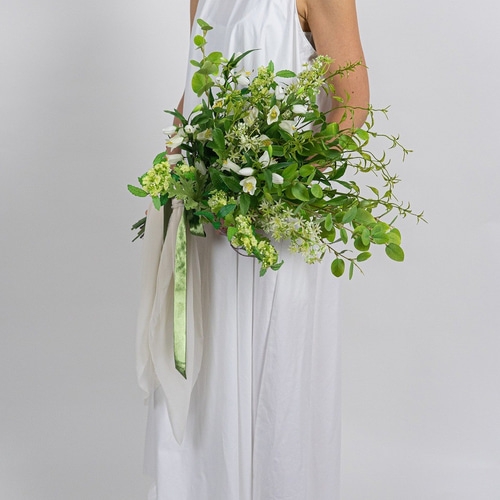 グリーン使いがおしゃれ 瑞々しいナチュラルなブーケ 前撮り フォト