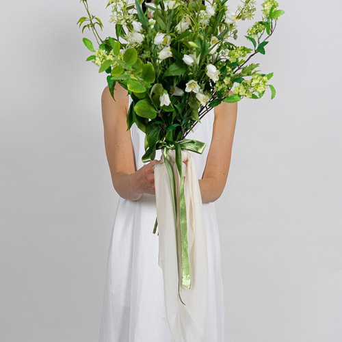 グリーン使いがおしゃれ 瑞々しいナチュラルなブーケ 前撮り フォト