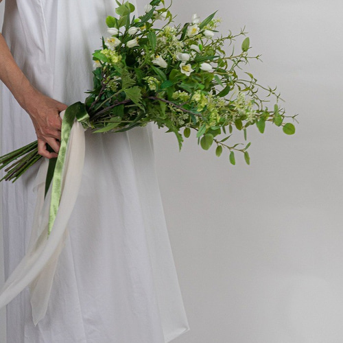 グリーン使いがおしゃれ 瑞々しいナチュラルなブーケ 前撮り フォト