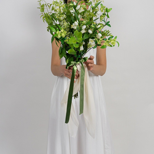 グリーン使いがおしゃれ 瑞々しいナチュラルなブーケ 前撮り フォト