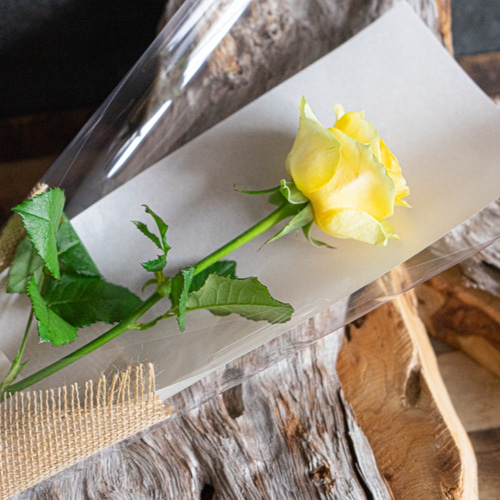 バラ1本】バラの1輪ブーケ おまかせバラを1本を丁寧にラッピング 誕生