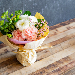 【１ヶ月香りが楽しめる】お香と花束のセット そのまま飾れる 季節のおまかせ花束ピンク系ミニ お香 セット H25cm 5枚目の画像