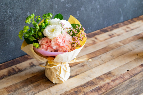 【１ヶ月香りが楽しめる】お香と花束のセット そのまま飾れる 季節のおまかせ花束ピンク系ミニ お香 セット H25cm 5枚目の画像