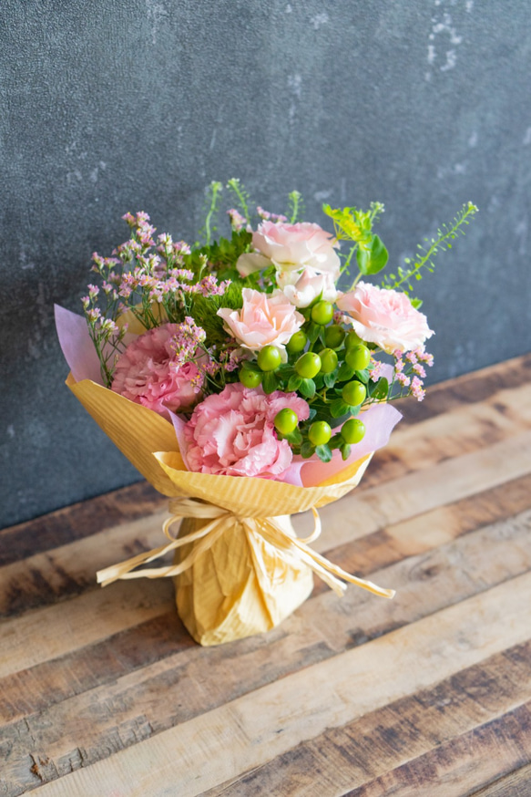 【１ヶ月香りが楽しめる】お香と花束のセット そのまま飾れる 季節のおまかせ花束ピンク系 季節のお香 セット H28cm 7枚目の画像