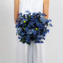 サムシングブルーのブーケ クラッチブーケ 青　造花　ウエディング　前撮り　二次会　海外風リボン付き　花嫁 1枚目の画像