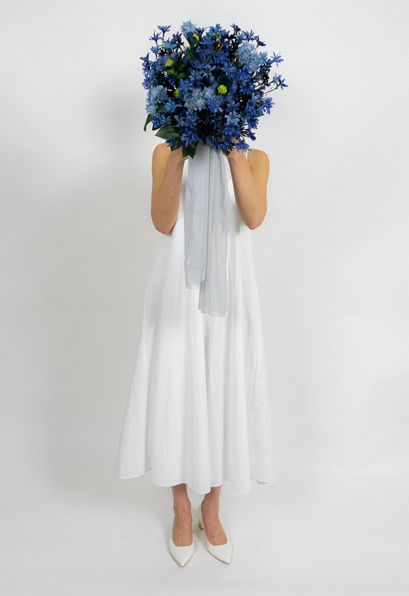 サムシングブルーのブーケ クラッチブーケ 青　造花　ウエディング　前撮り　二次会　海外風リボン付き　花嫁 5枚目の画像