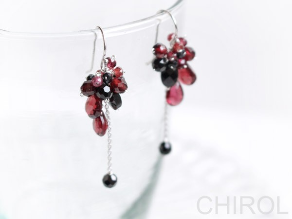 ＊ ガーネット と ブラックスピネル の ピアス＊/ SV925 6,860円