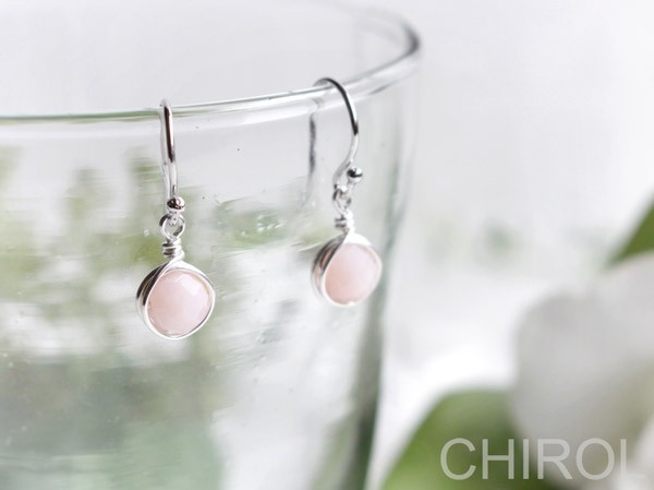 シンプル ピンクオパール カット(ミルキーピンク) ピアス/ SV925