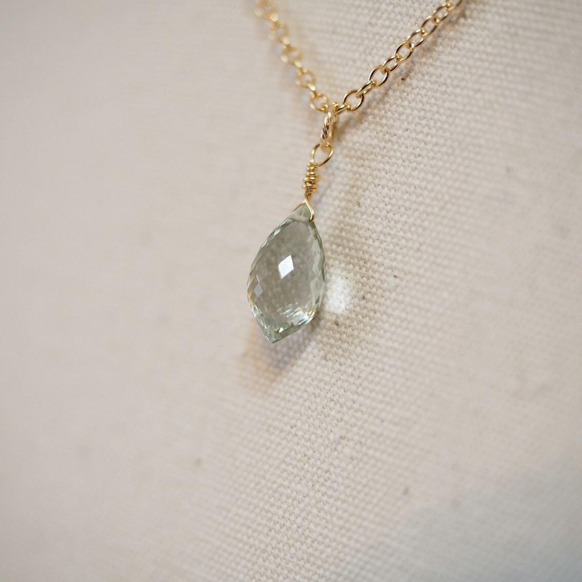 14Kgf 宝石質グリーンアメシスト ぷっくりマーキスライスの一粒ネックレス