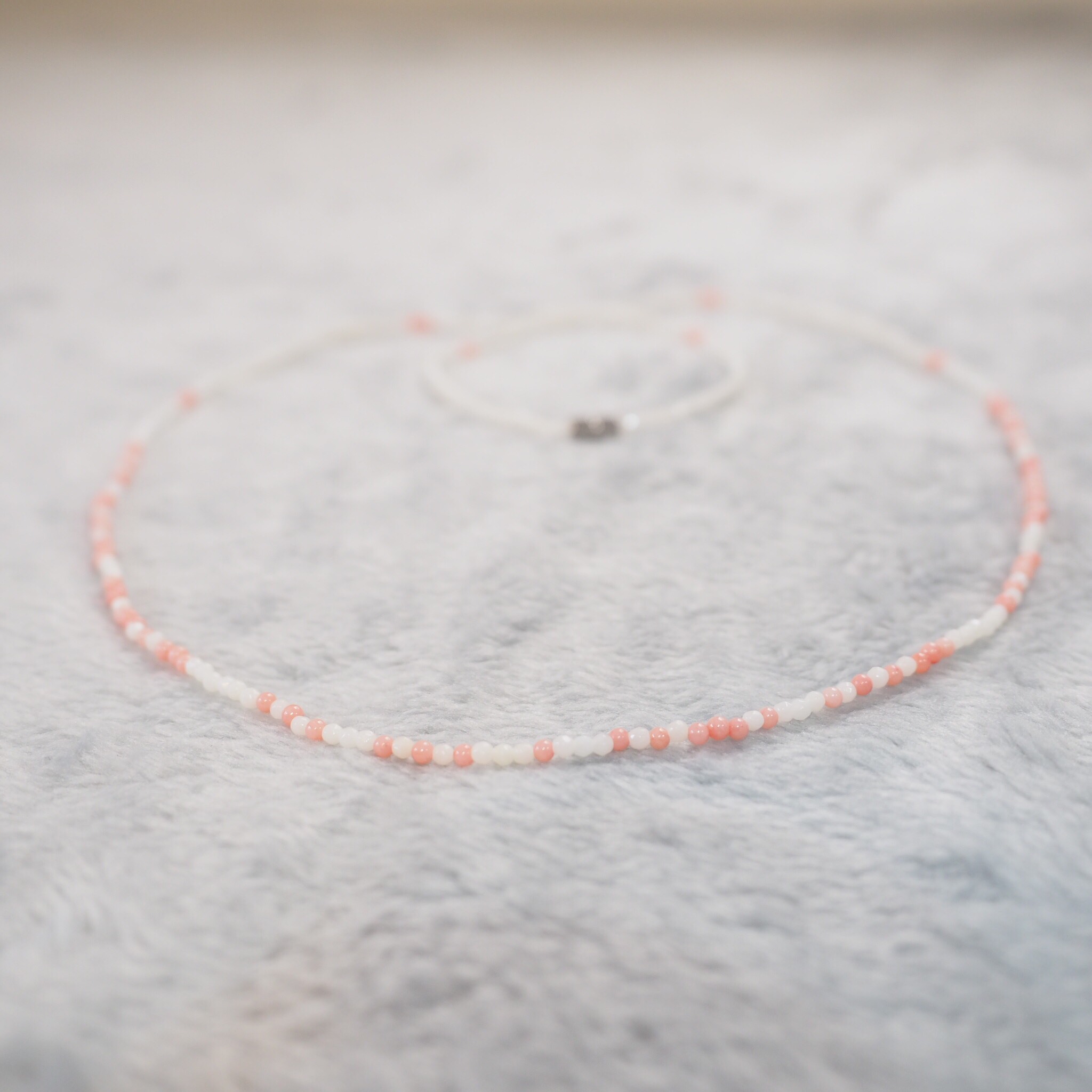 【セミオーダーメイド】モールスコード メッセージネックレス＜染めピンクコーラル＋ホワイトコーラル＞＜60cm＞