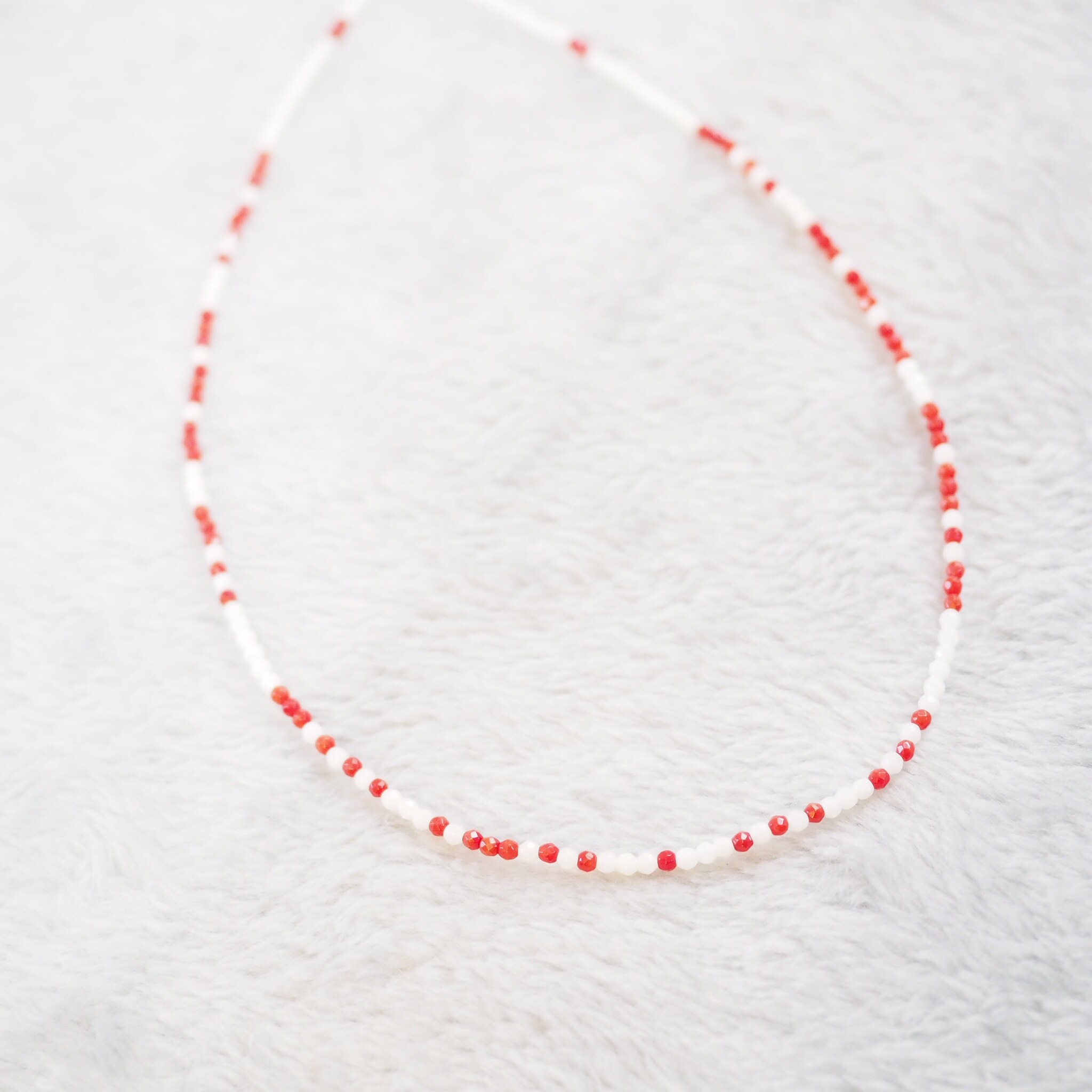 【セミオーダーメイド】モールスコード メッセージネックレス＜染めレッドコーラル＋ホワイトコーラル＞＜60cm＞