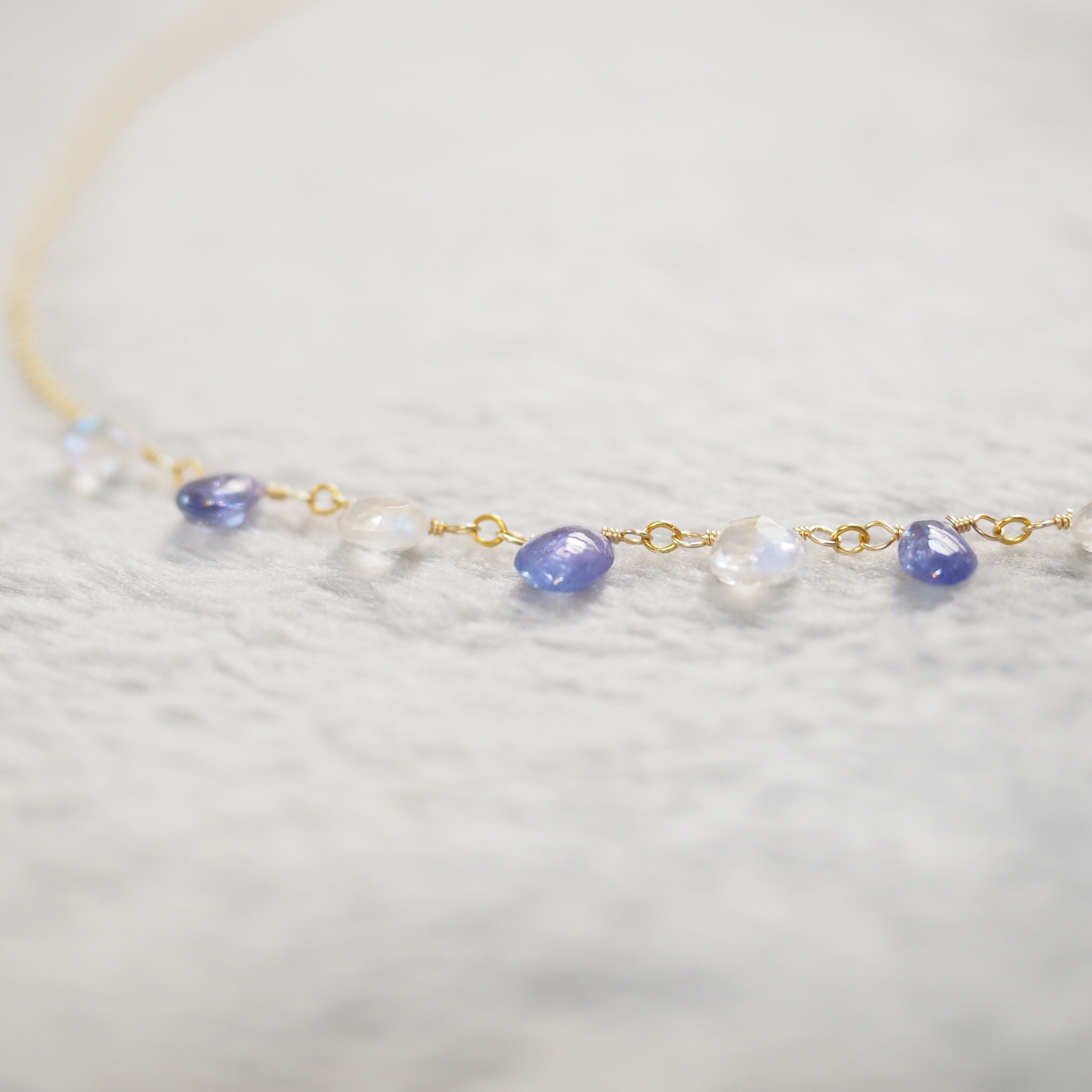 タンザナイト＋ホワイトラブラドライト ペアシェイプ＆マロンネックレス